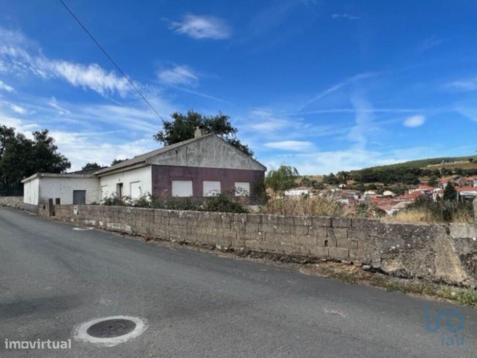 Casa de aldeia T3 em Mogadouro, Valverde, Vale de Porco e Vilar de Rei