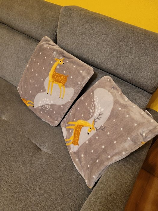 Świąteczne poszewki z jelonkami na poduszki komplet 2 sztuki