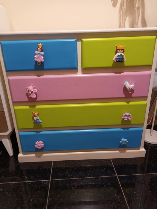 Comoda branca de menina