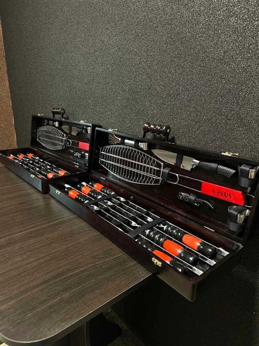 Набір шампурів у дерев'яному кейсі: "ІСКРА", подарунок для чоловіка