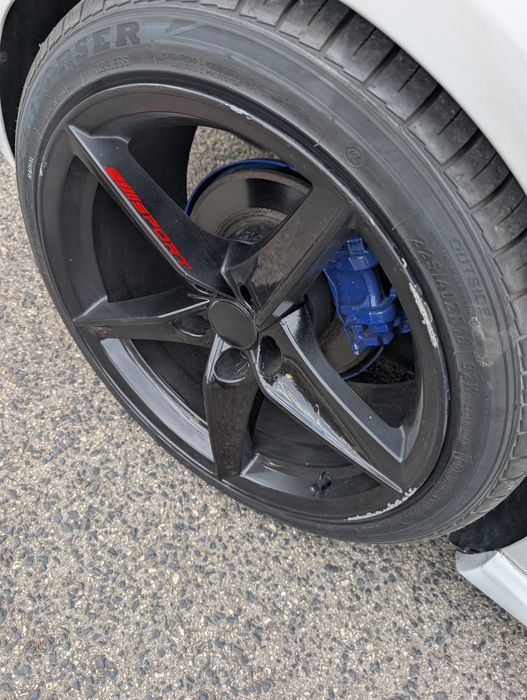 Pneus e Jantes R 18 de um audi