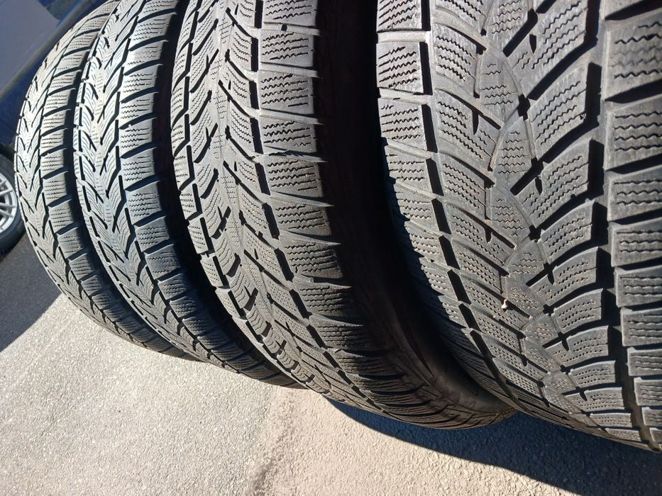 Шины зимние 235/55 R19 GOOD YEAR ULTRA GRIP  4шт. 4мм.