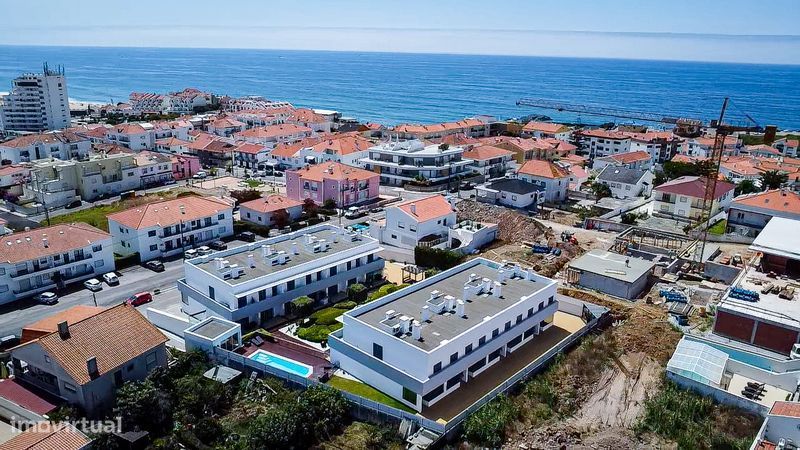 Moradia T3 em Condomínio c/piscina! 1 Minuto da Praia da Areia Branca