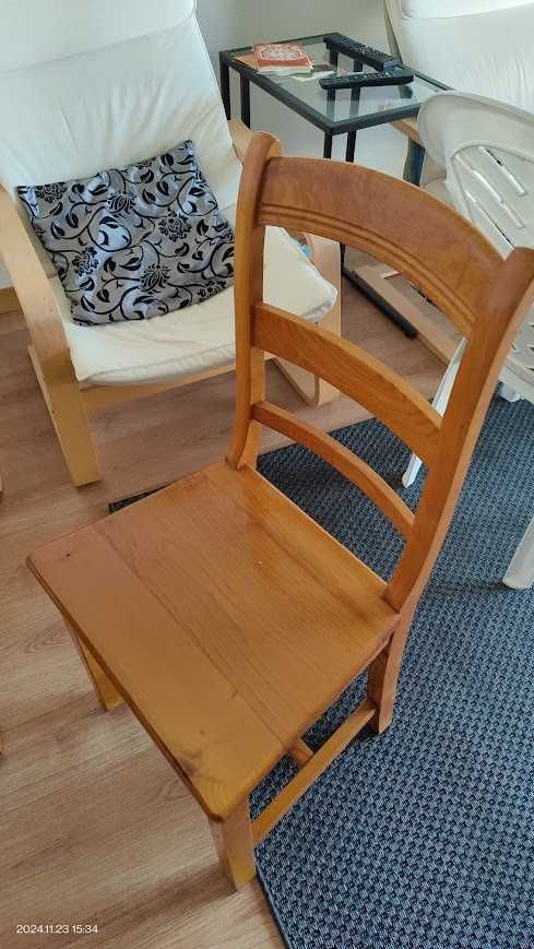 Mesa em Pinho Mel com 4 cadeiras