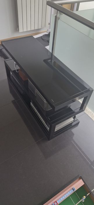 Mesa para TV em vidro preto