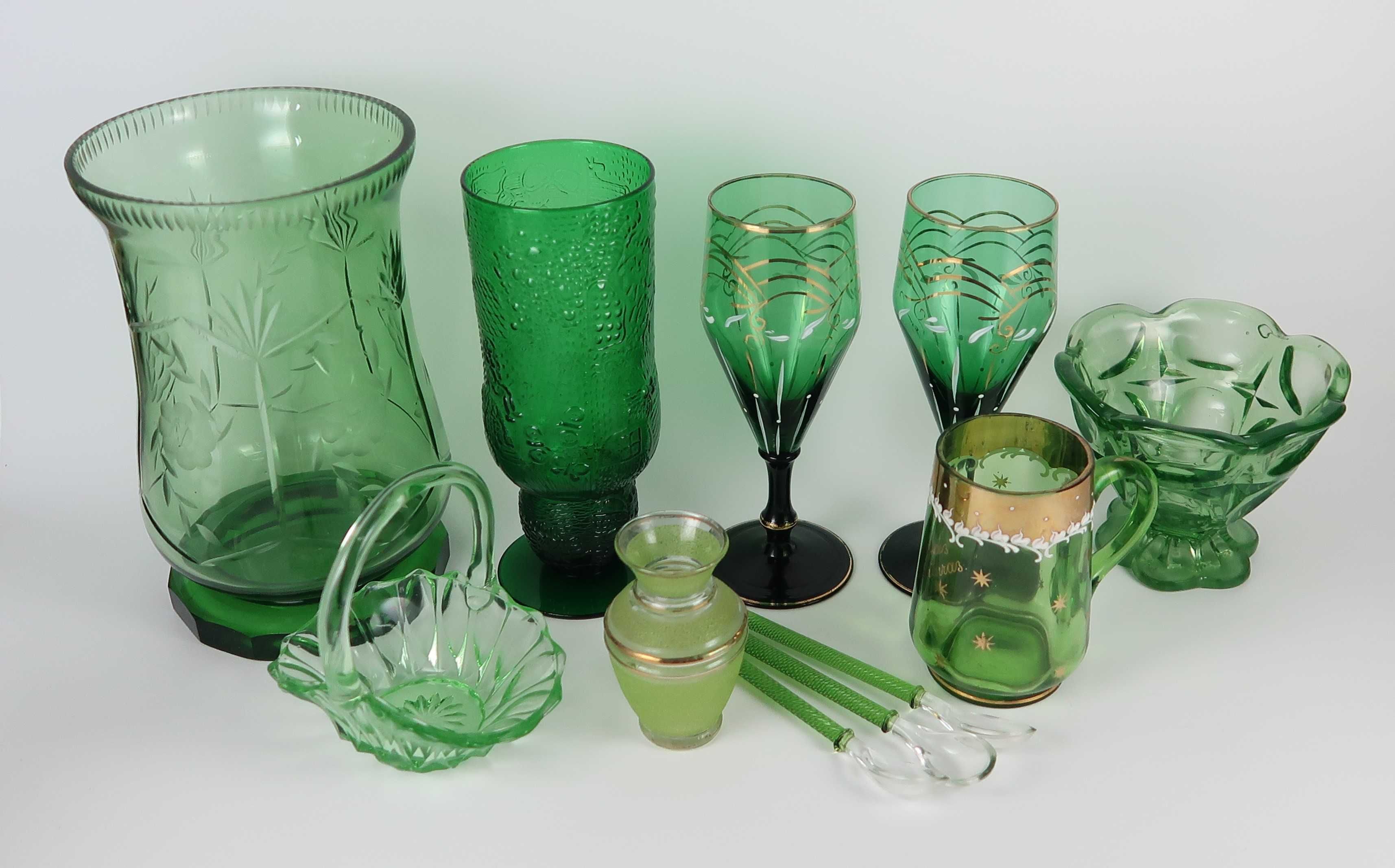 Conjunto decorativo em vidro verde antigo
