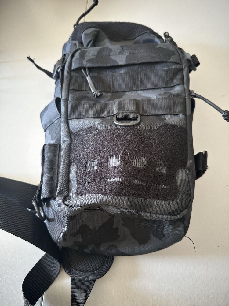 Mochila camuflada 16l