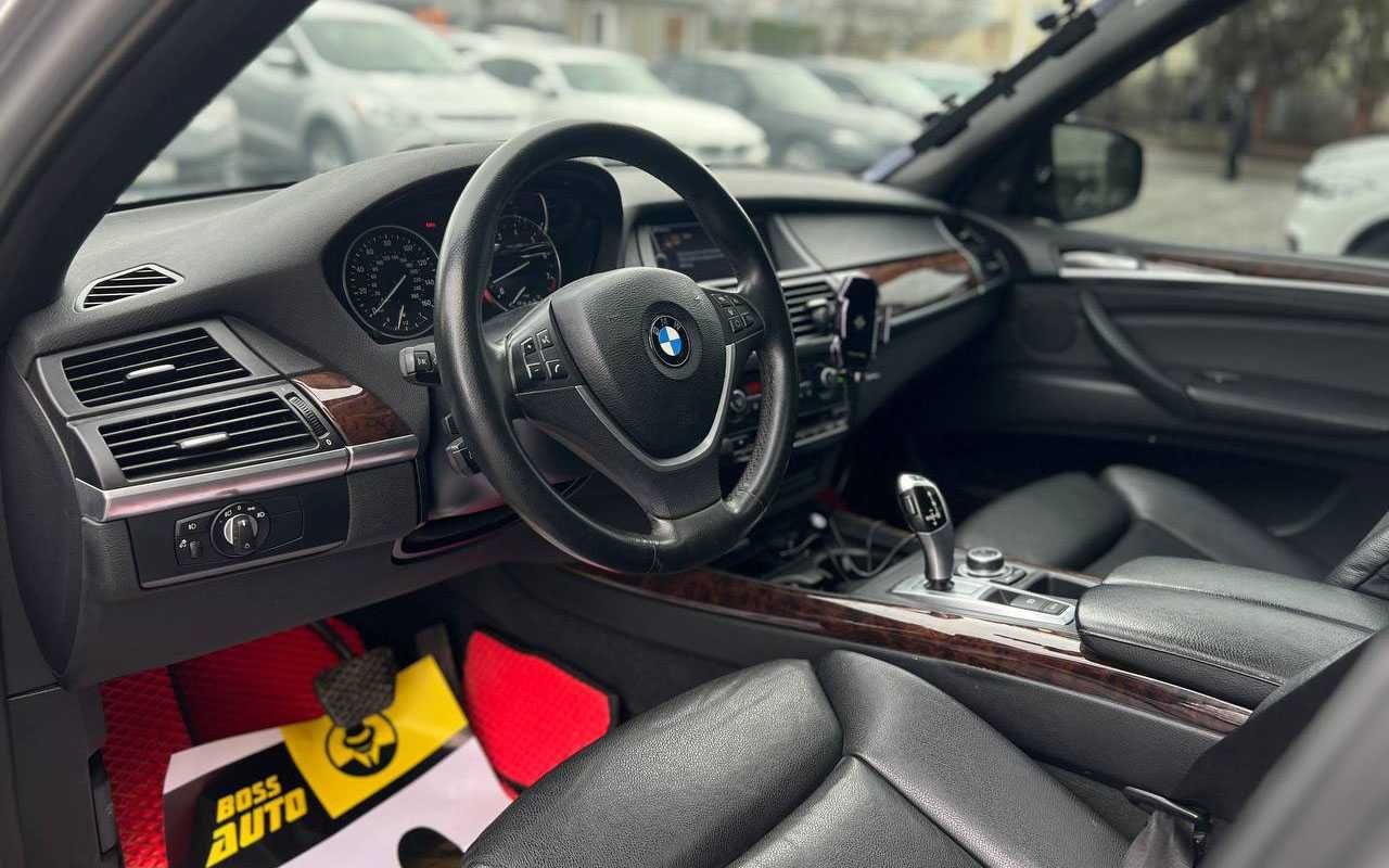 BMW X5 2010 року