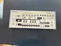 Sintetizador Roland TB 03