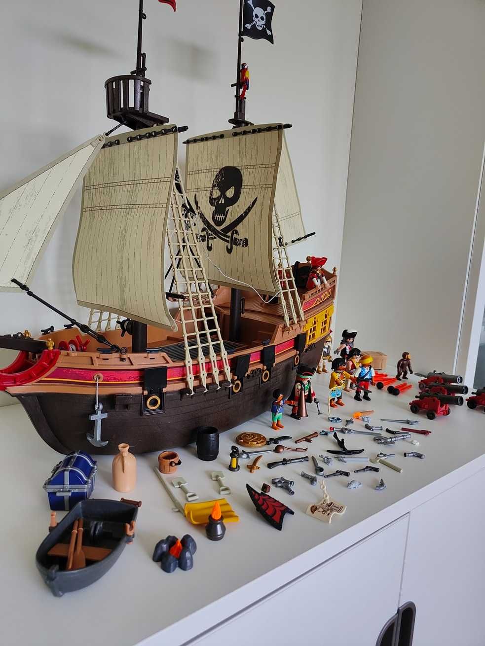 Playmobil 5135 duży Statek piracki (7 Piratów + małpka)