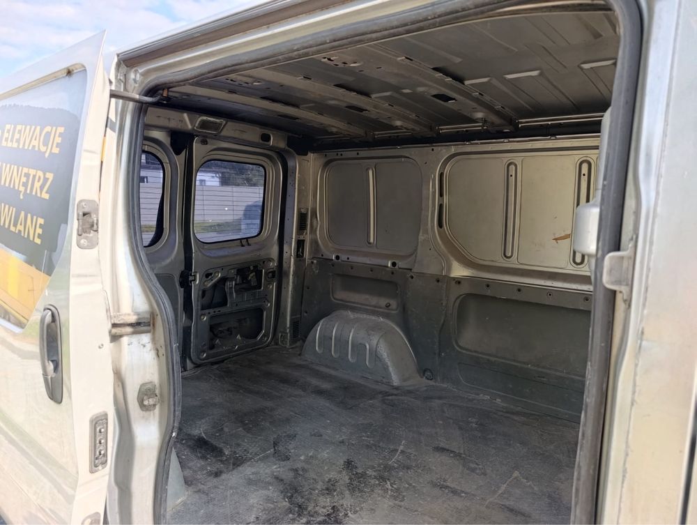 Sprzedam RENAULT TRAFIC 1.9 cm 101 koni rok 2004 HAK Klima