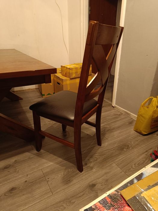 Sprzedam stół i krzesla dębowe