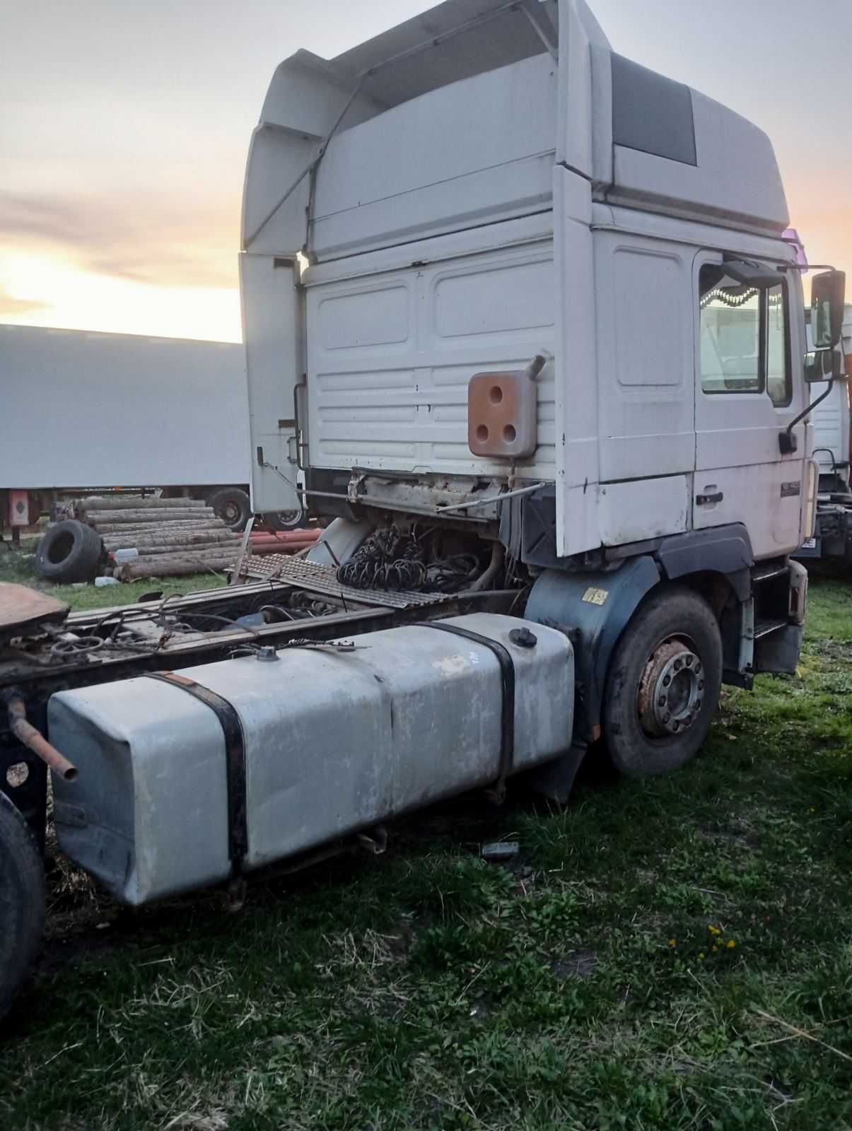 Спойлер на ман F2000,командор
