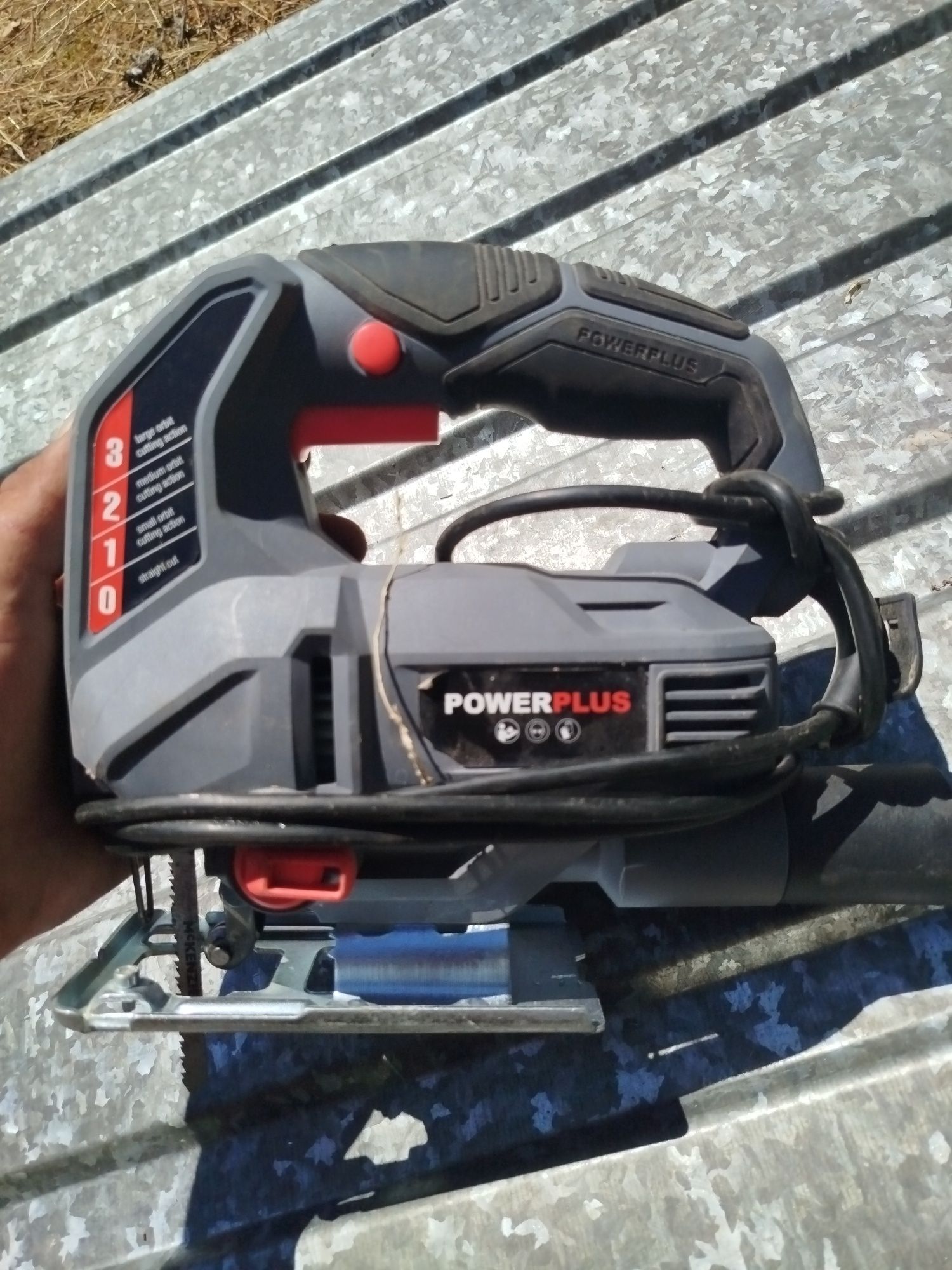 jigsaw in great condition. Adjustable speed & tilt