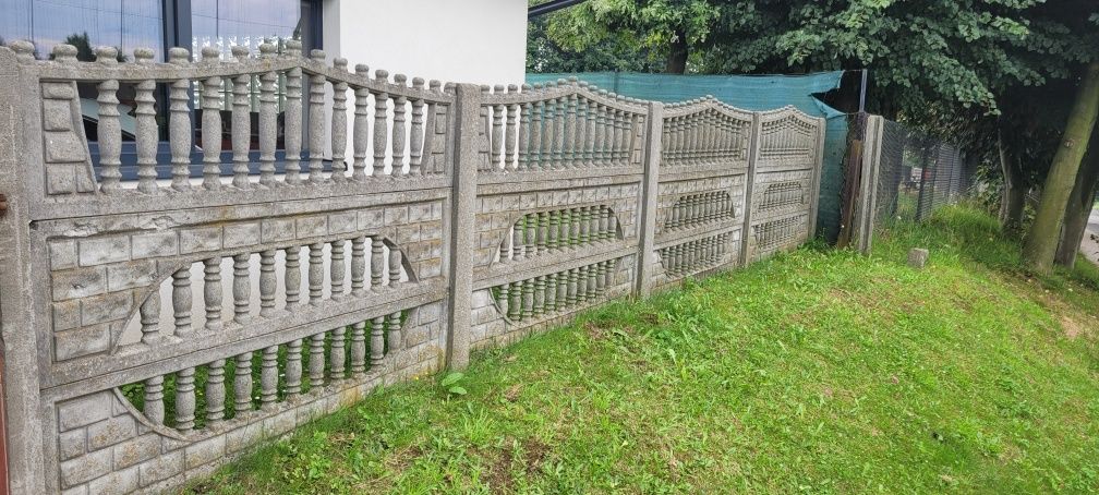Plot Betonowy ogrodzenie