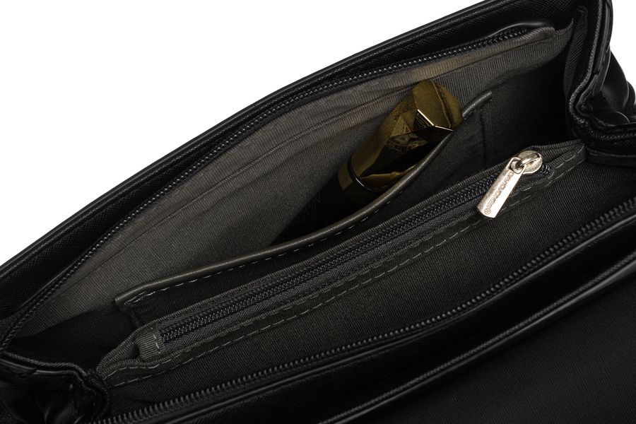 elegancka torebka w czarnym kolorze crossbody z pikowanymi bokami