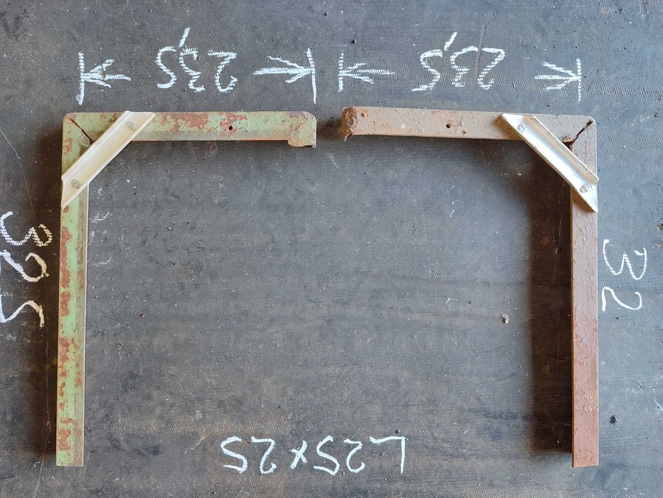 Уголок для полки