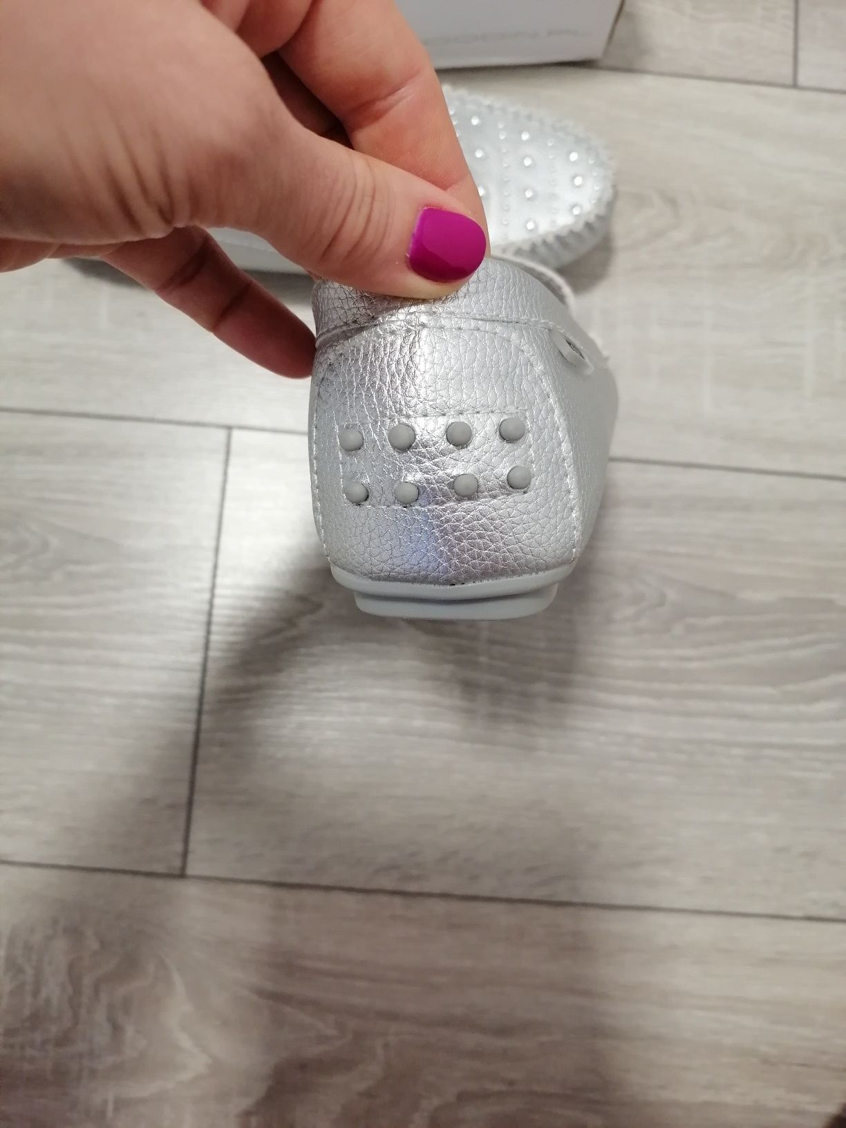 Srebrne mokasyny Goodin  37/38 wkładka 24cm. Nowe.