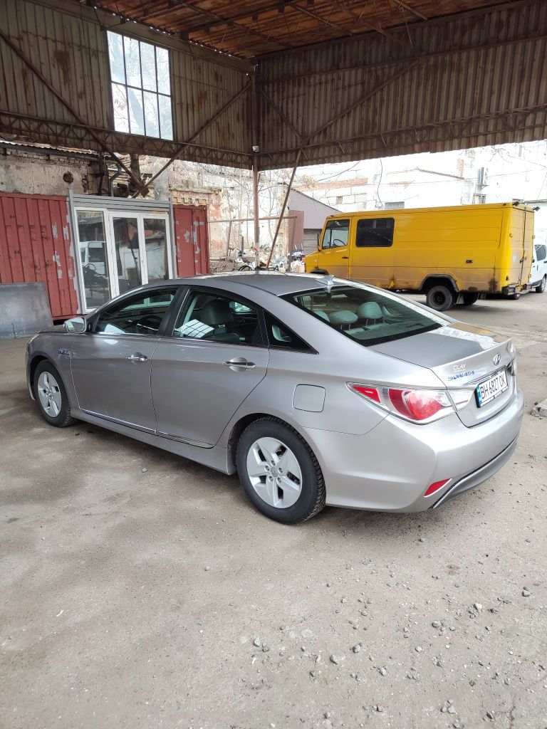 Hyundai sonata hybrid