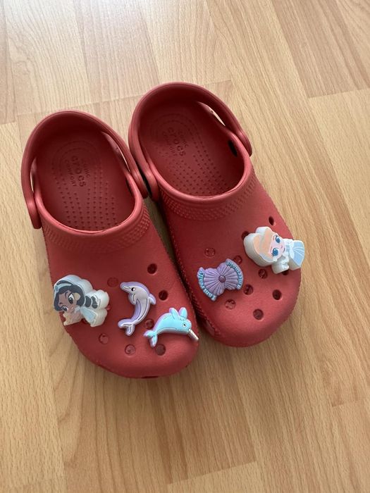 Crocs c 11 світяться