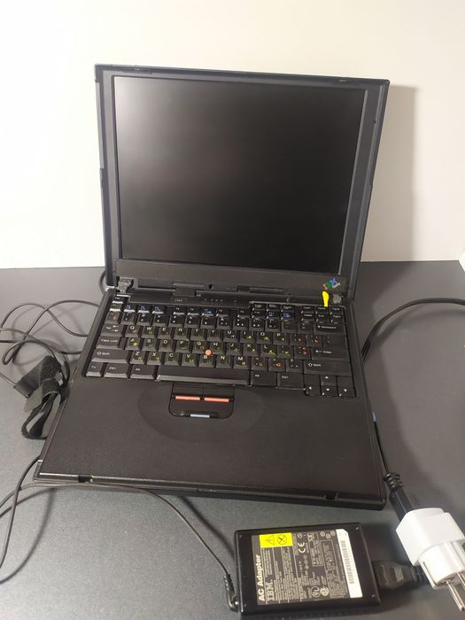 Ноутбук IBM ThinkPad 390e из 90-х