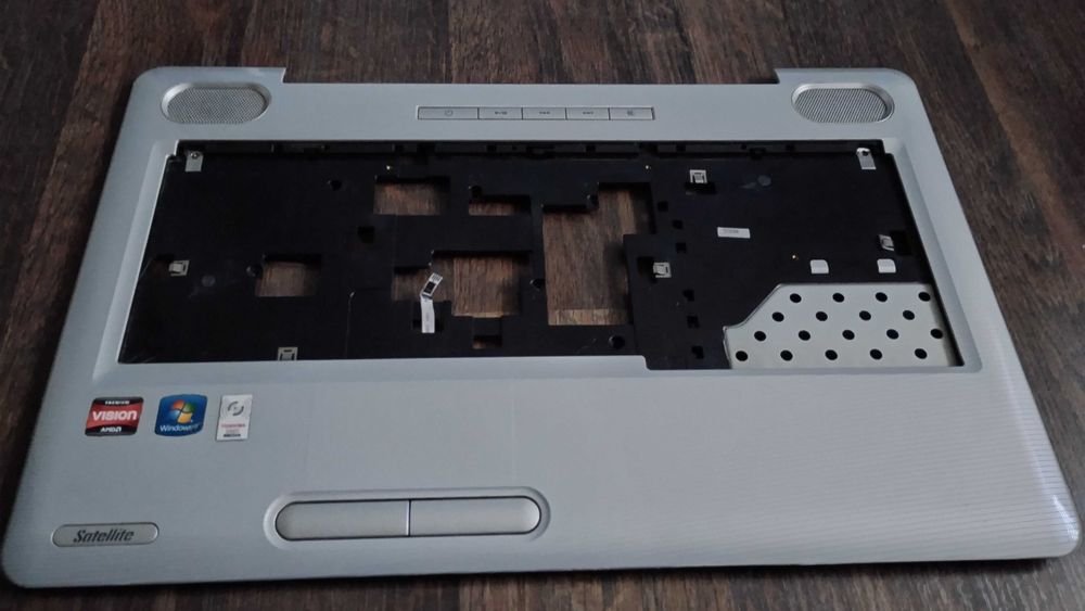 Laptop Toshiba Satellite L550D-110 na części