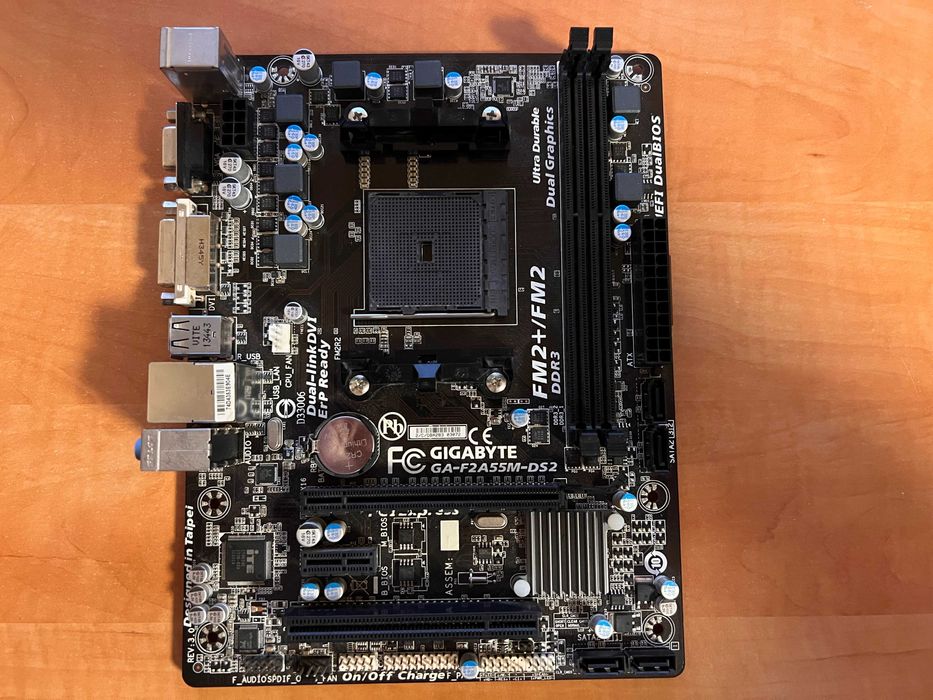 Материнська плата Gigabyte GA-F2A55M-DS2 FM2+ DDR3