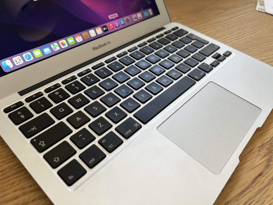 Macbook air 11 i5 8GB RAM 128GB SSD