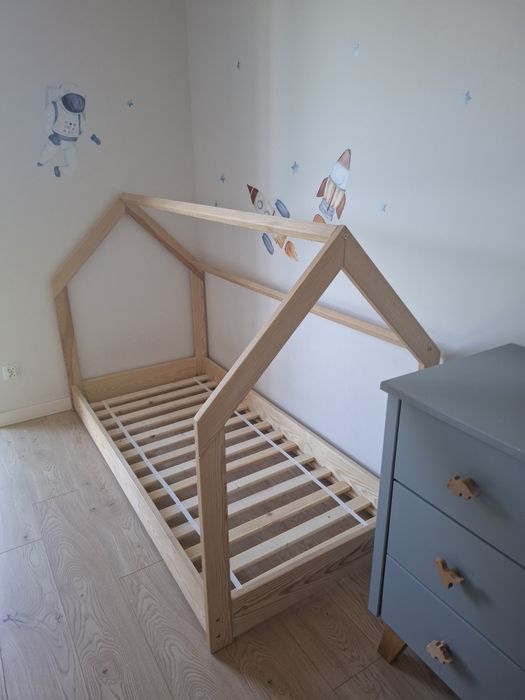 Łóżko domek dzieciece 80x180 sosnowe z materacem