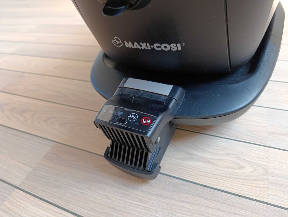 Fotelik Maxi Cosi Pebble Plus wraz z bazą Isofix