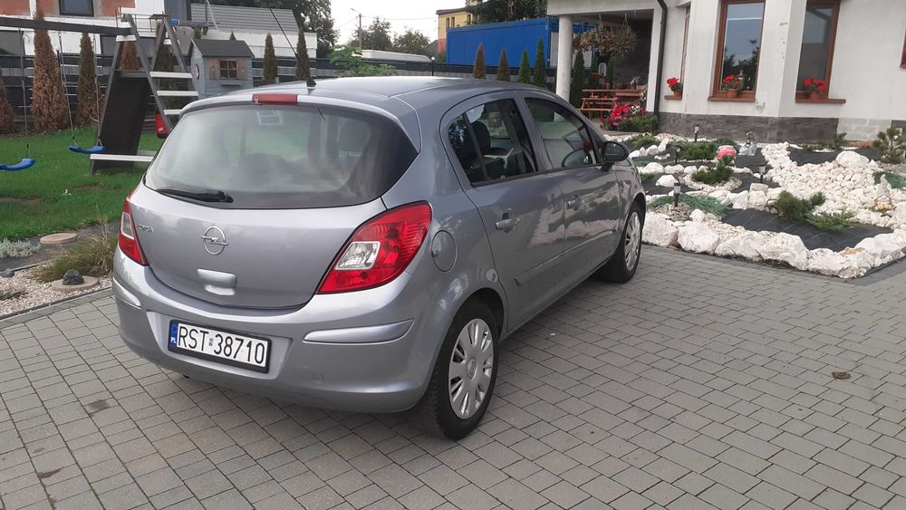 Opel Corsa D.   Benzyna 1.2   Klimatyzacja,tempomat,komputer. Bez rdzy