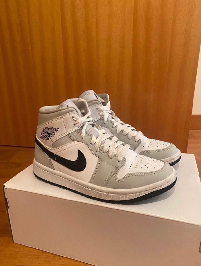 Jordan 1 Mid Light Smoke Grey