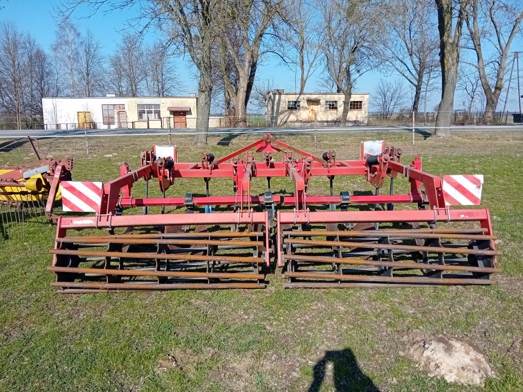 Agregat uprawowy ścierniskowy wachadłowy brona aktywna