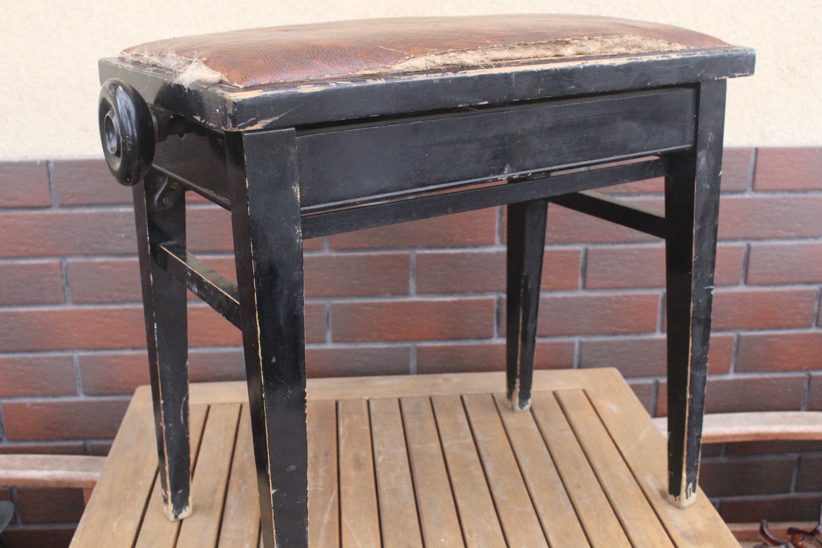 stary taboret do fortepianu