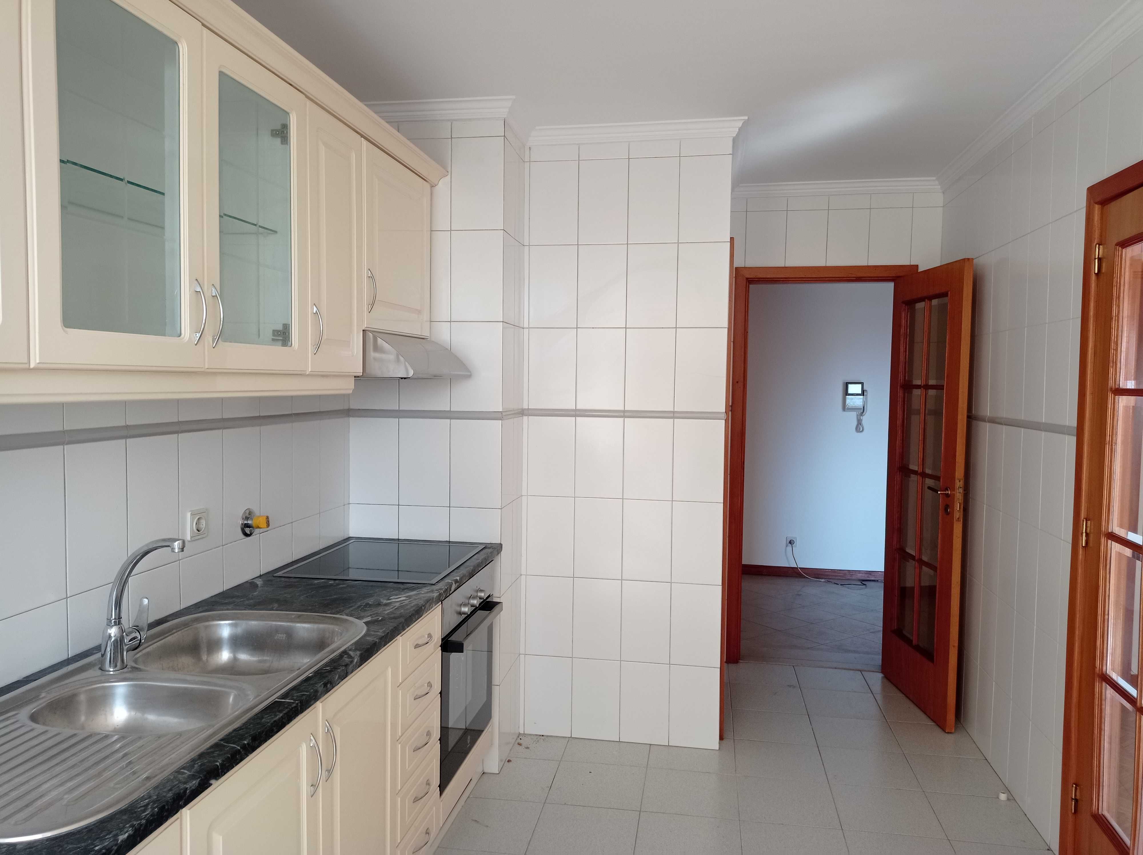 Apartamento T1 c/garagem, Gulpilhares