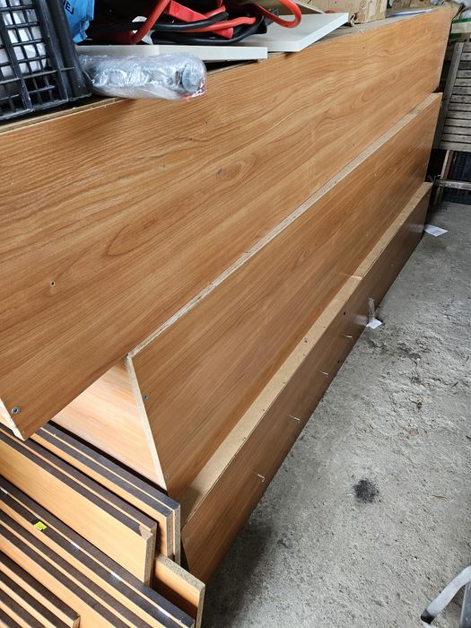 Regał do garażu piwnicy magazynu.