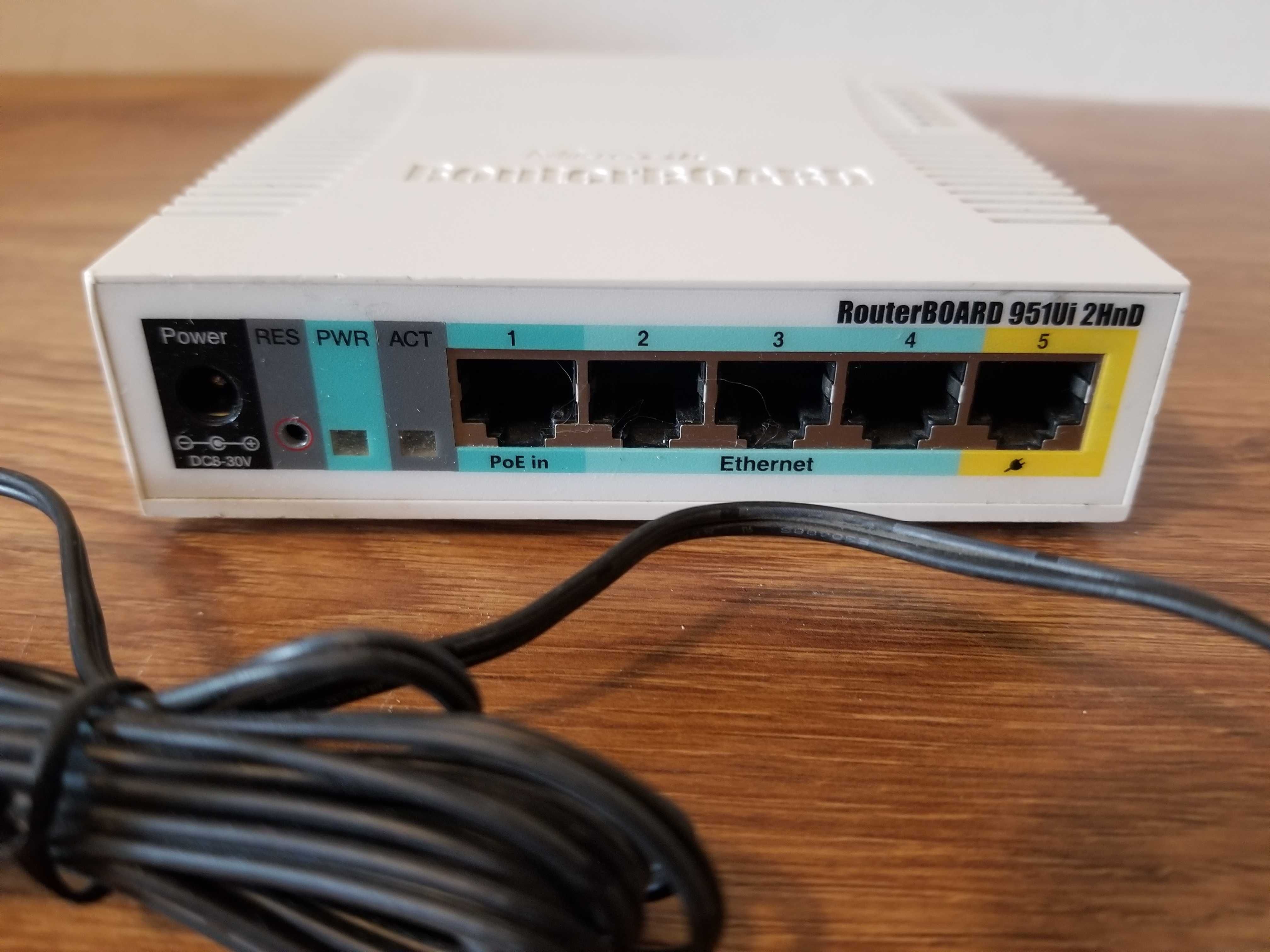 Маршрутизатор MikroTik RB951Ui-2HnD (Wifi роутер) 300mbps