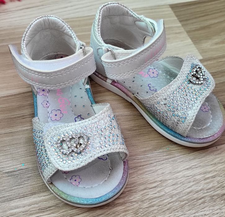 Продам детские Босоножки