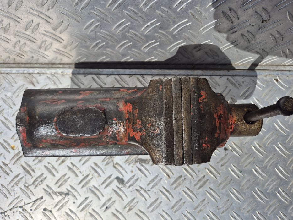 Konkretne imadło ślusarskie Niemcy okazja!