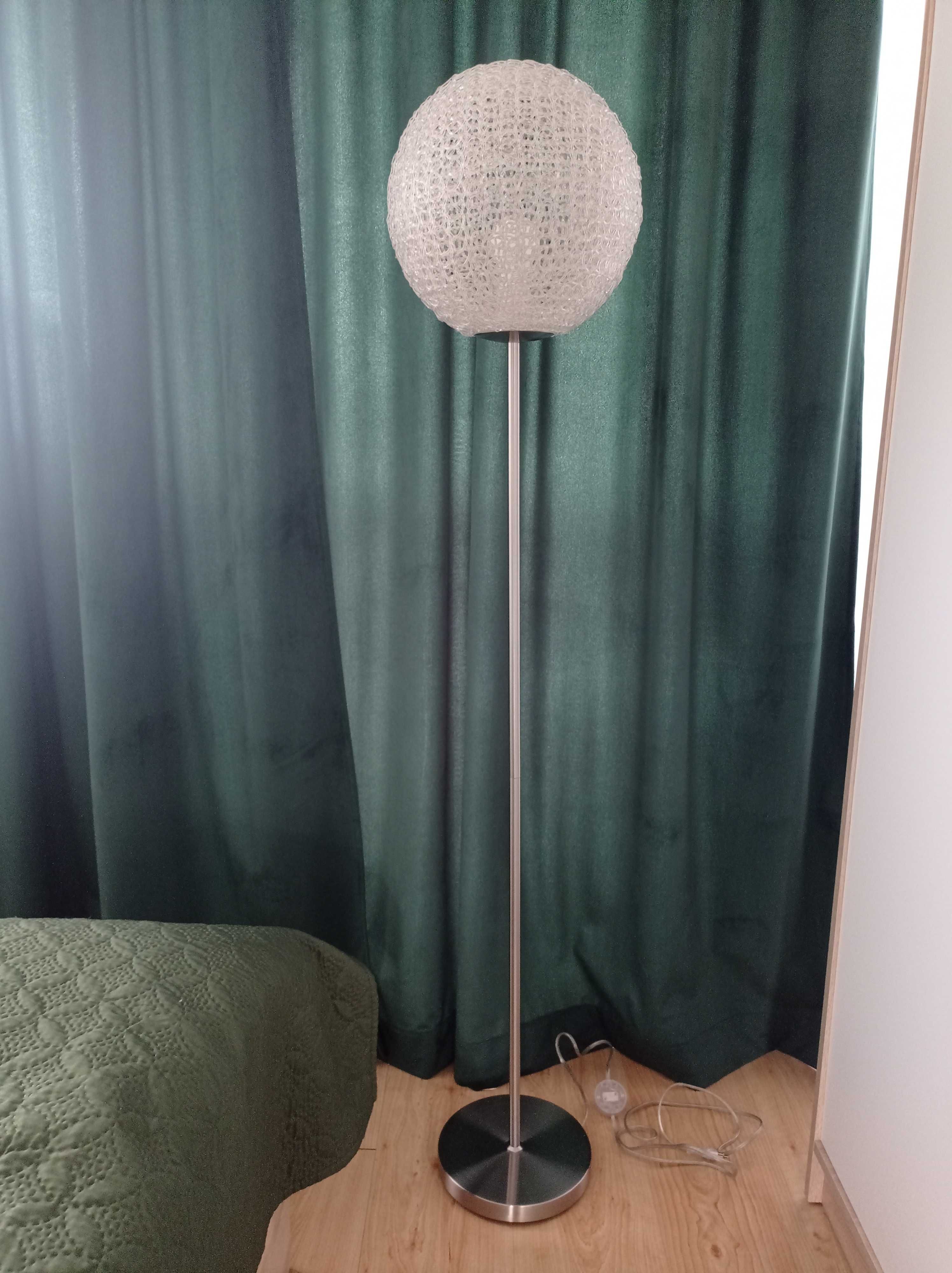 Lampa podłogowa z kloszem