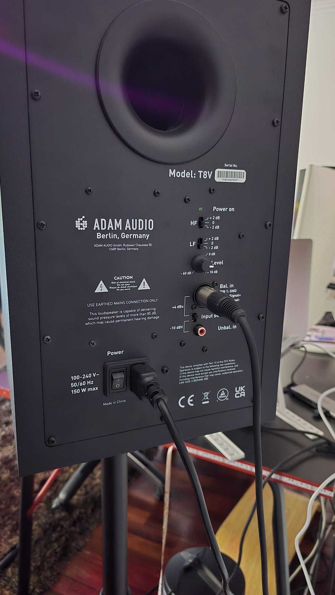 Par de Monitores de Audio ADAM T8V