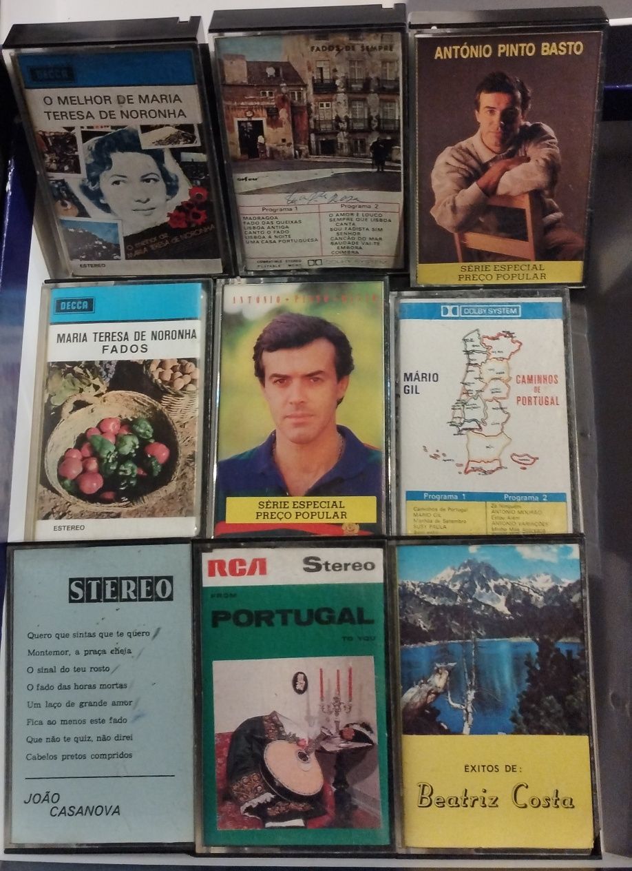 Cassetes antigas de fado e música tradicional