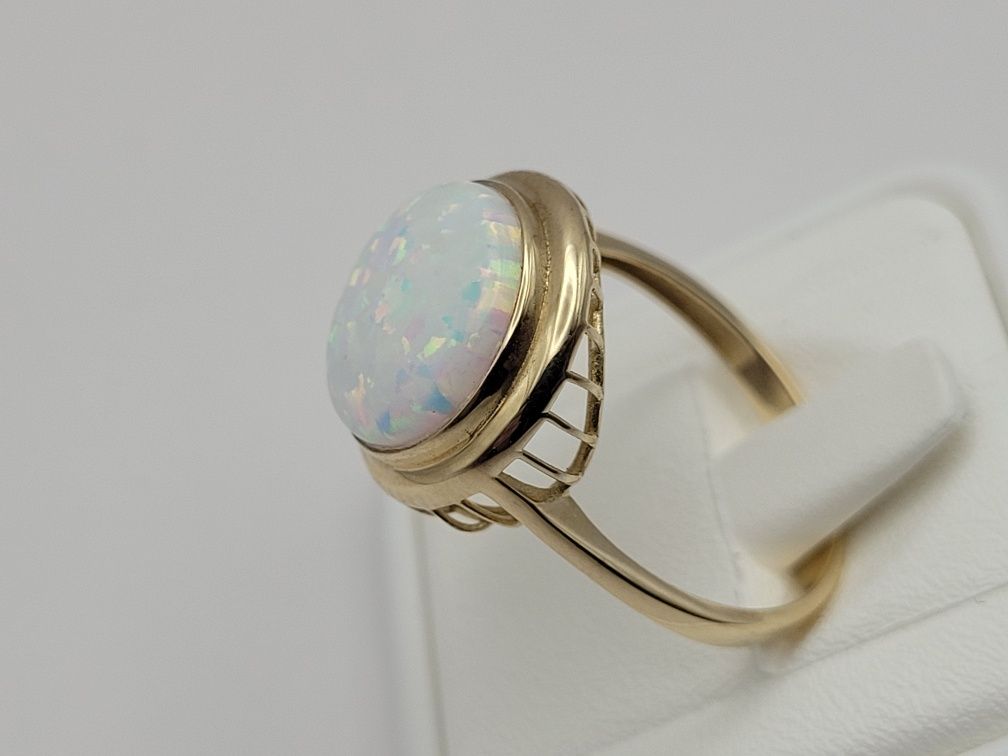 Nowy złoty pierścionek złoto próby 585, opal rozmiar 19
