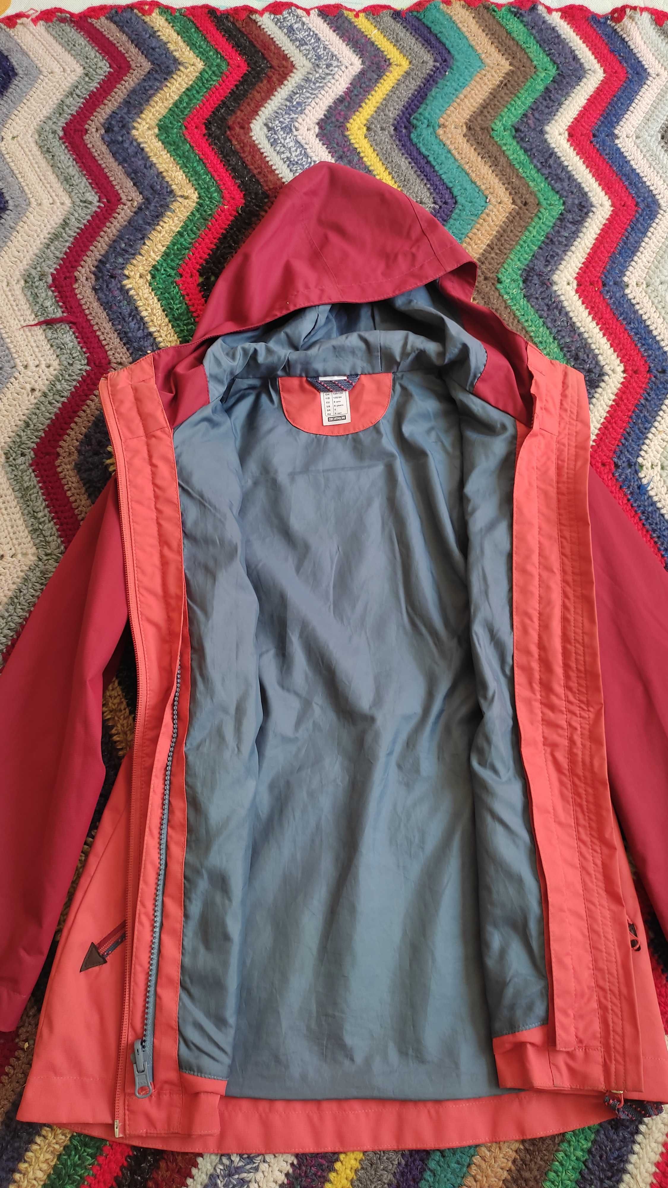 Демі куртка вітровка Quechua весна-осінь на 6-8 років