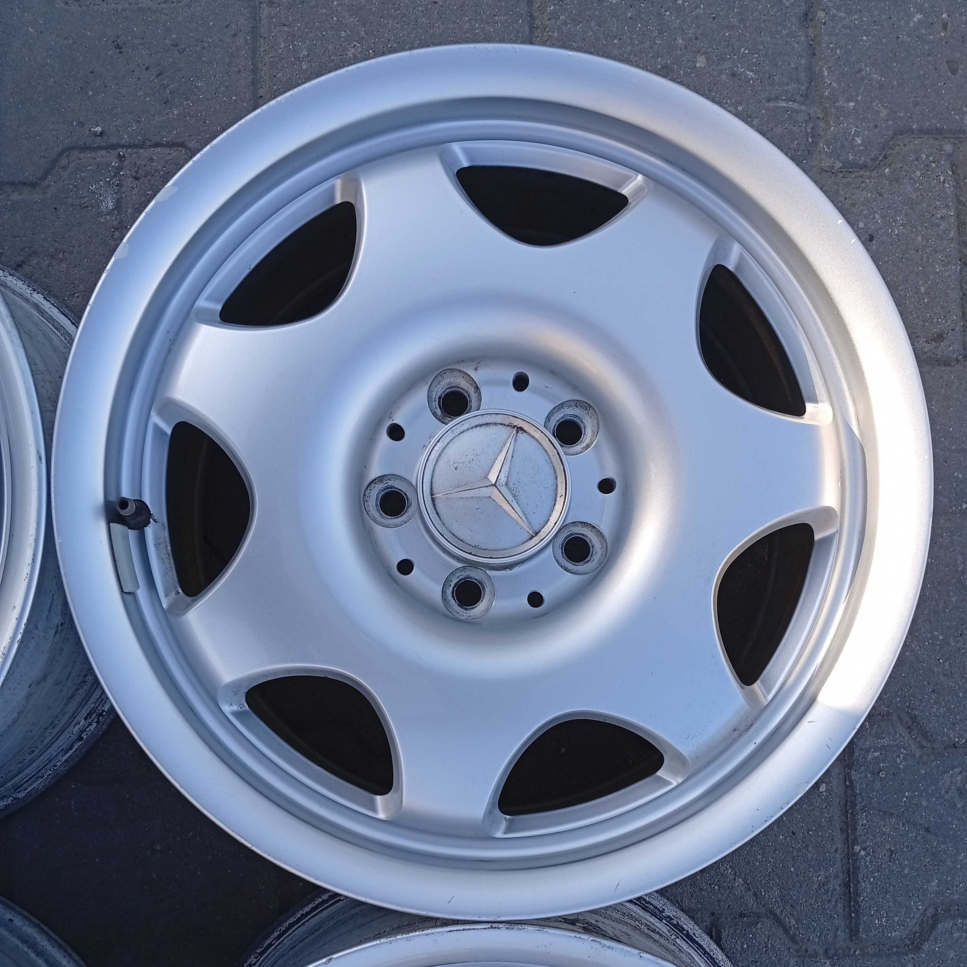 Felgi aluminiowe Mercedes 5x112 7,5Jx16 ET42 Nr.135