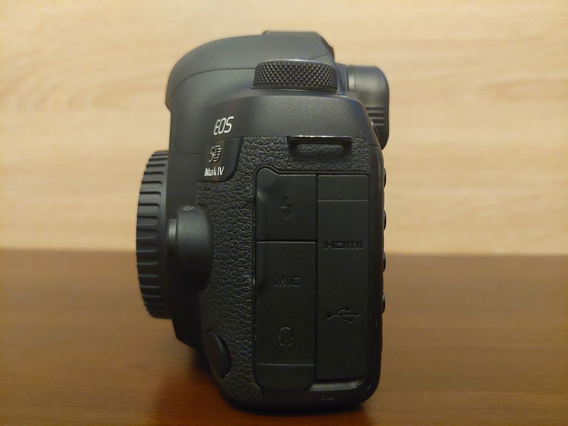 Canon EOS 5D Mark IV + BG-E20