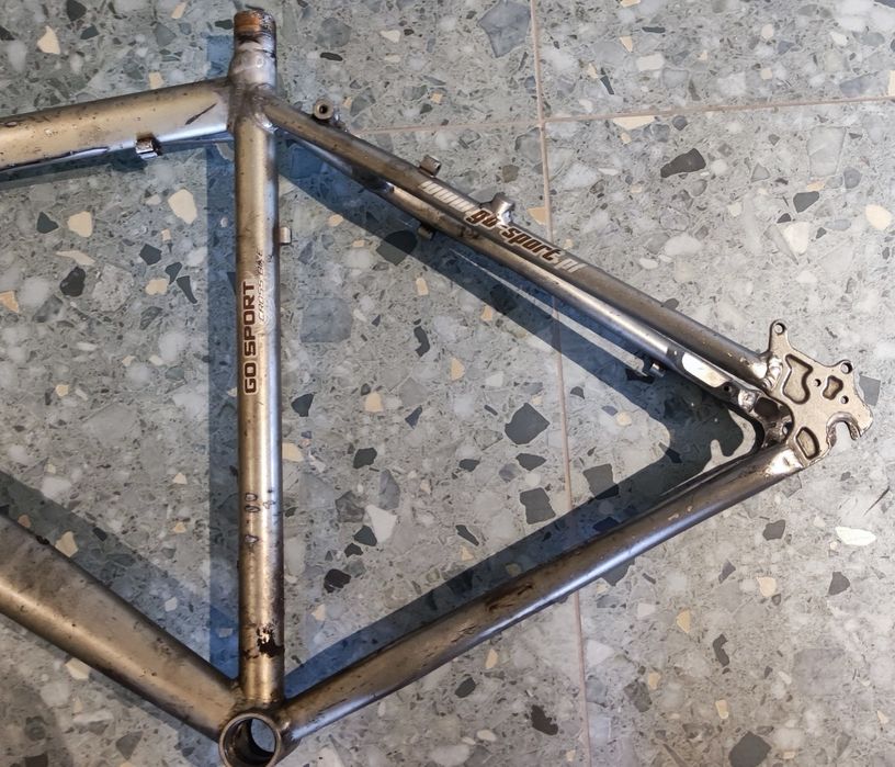 Rama aluminiowa od roweru Gosport Thunder 28" L uszkodzona