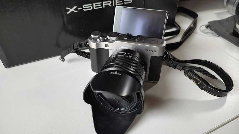 Fujifilm X-A5 + 3 objetivas + malas e caixas – kit completo