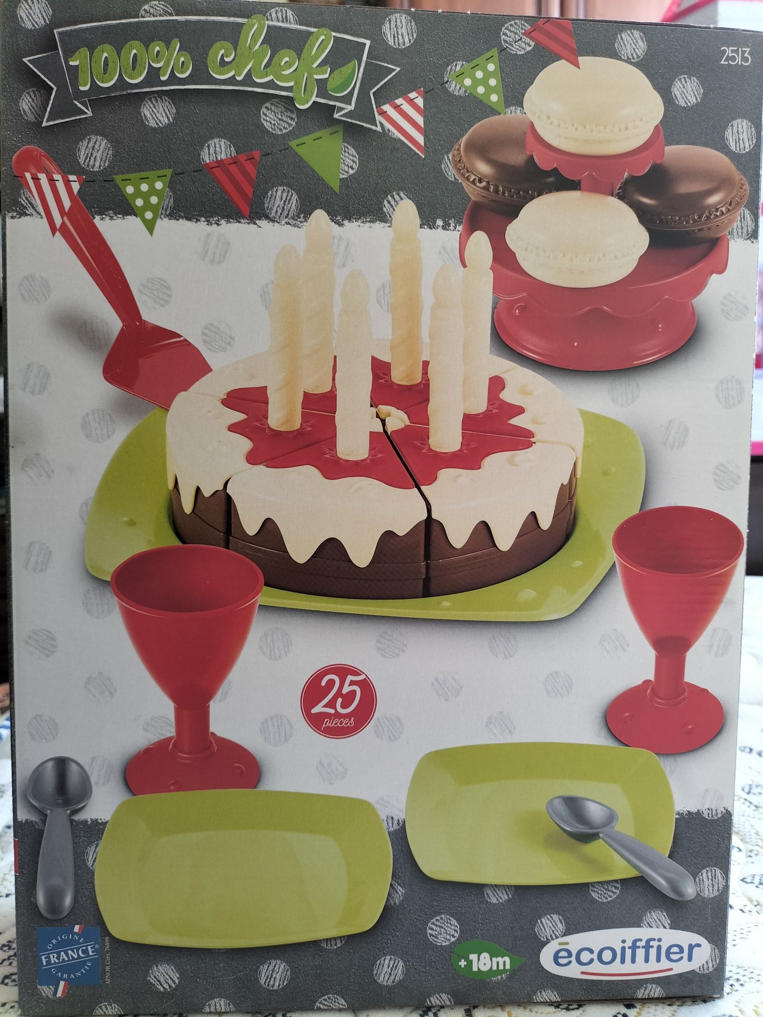 Набір посуду "Happy Birthday" фірми ecoiffier 18+