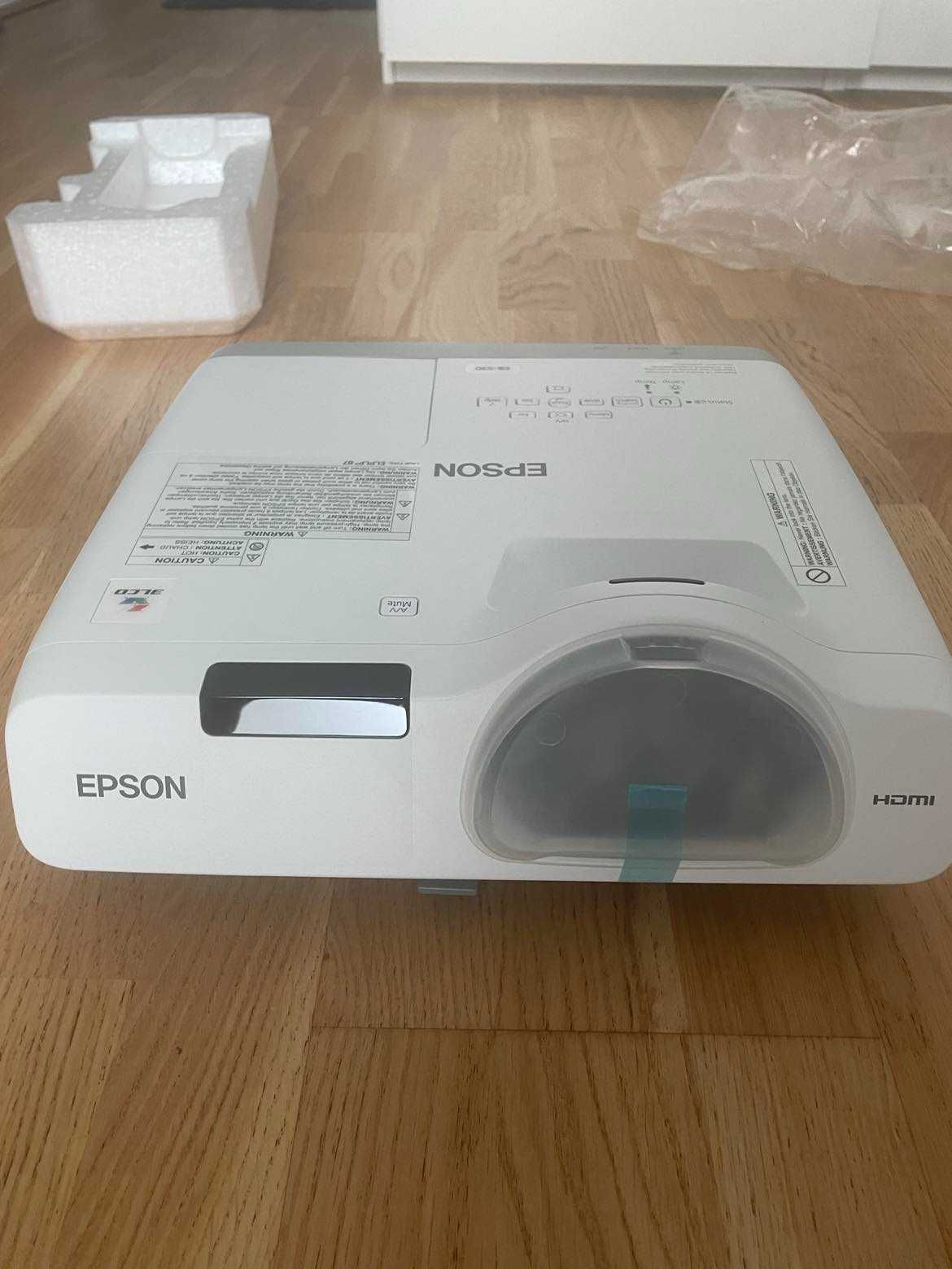 Projektor EPSON EB-530